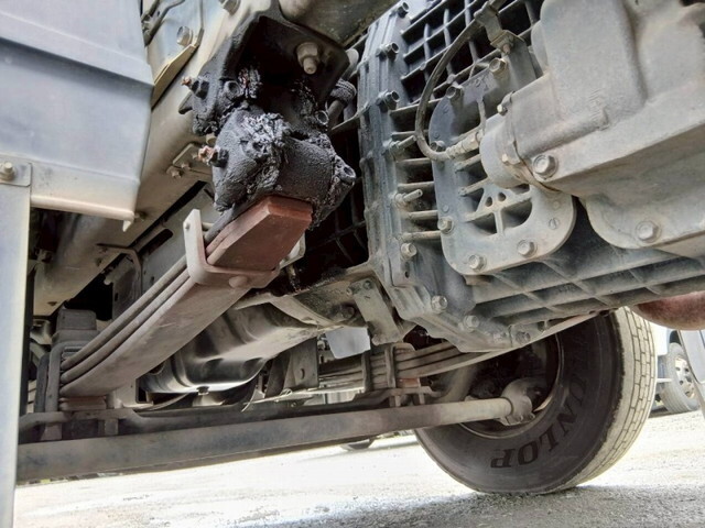 いすゞギガバルク車（粉粒体運搬車）大型（10t）[写真10]