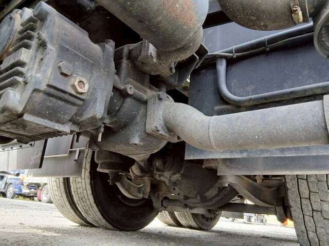 いすゞギガバルク車（粉粒体運搬車）大型（10t）[写真12]