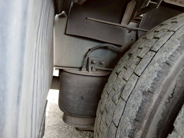 いすゞギガバルク車（粉粒体運搬車）大型（10t）[写真13]