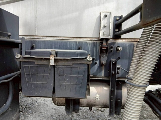 いすゞギガバルク車（粉粒体運搬車）大型（10t）[写真16]