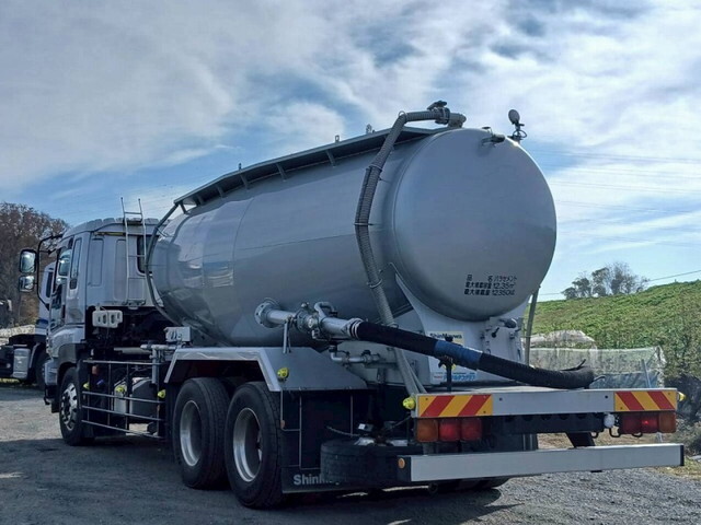 いすゞギガバルク車（粉粒体運搬車）大型（10t）[写真02]