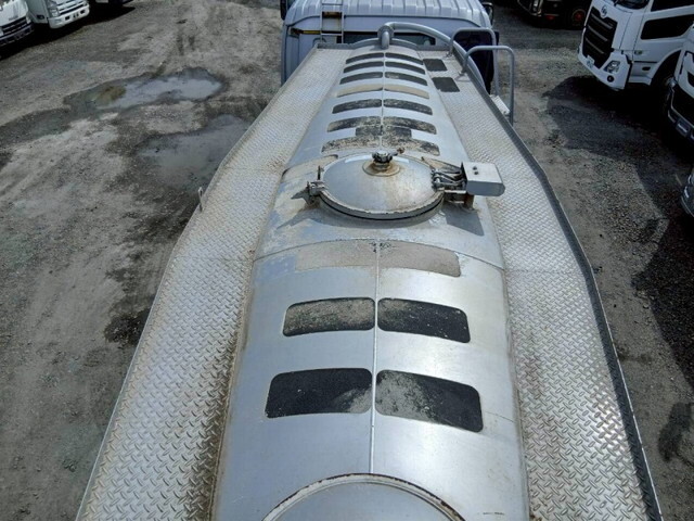 いすゞギガバルク車（粉粒体運搬車）大型（10t）[写真22]