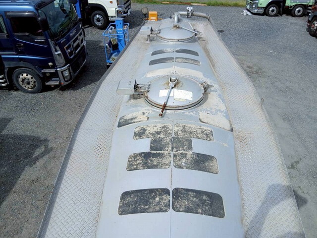 いすゞギガバルク車（粉粒体運搬車）大型（10t）[写真23]