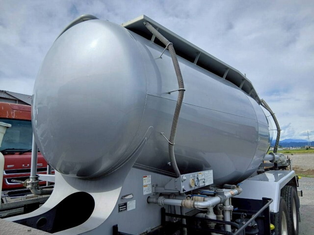 いすゞギガバルク車（粉粒体運搬車）大型（10t）[写真24]