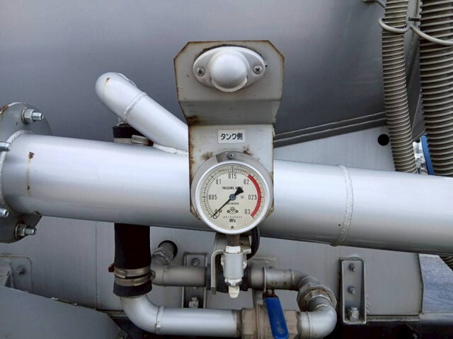 いすゞギガバルク車（粉粒体運搬車）大型（10t）[写真28]