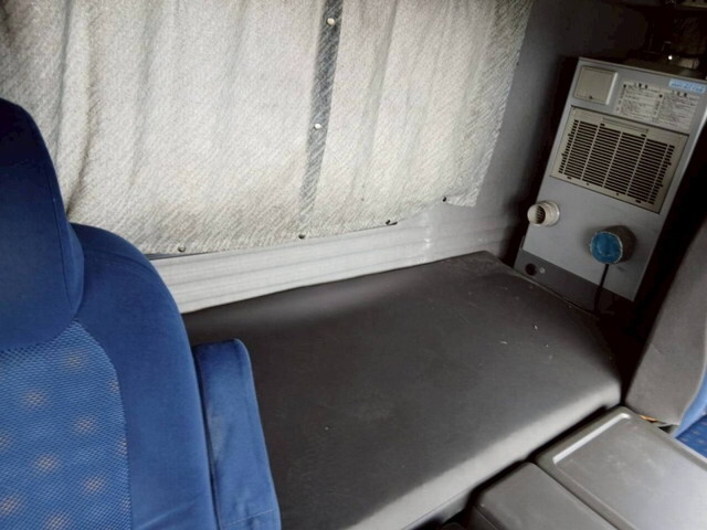 いすゞギガバルク車（粉粒体運搬車）大型（10t）[写真30]