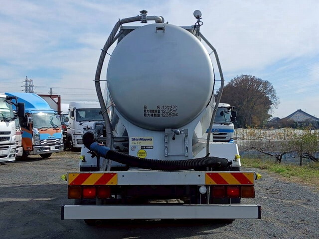 いすゞギガバルク車（粉粒体運搬車）大型（10t）[写真04]