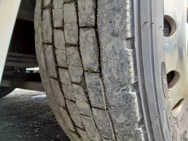 いすゞギガバルク車（粉粒体運搬車）大型（10t）[写真09]