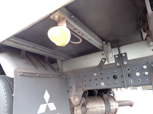 三菱ふそうキャンターアルミバン小型（2t・3t）[写真10]