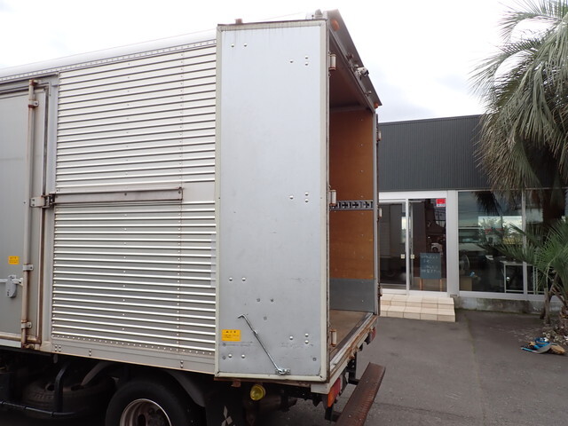 三菱ふそうキャンターアルミバン小型（2t・3t）[写真12]