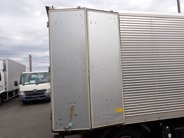 三菱ふそうキャンターアルミバン小型（2t・3t）[写真13]