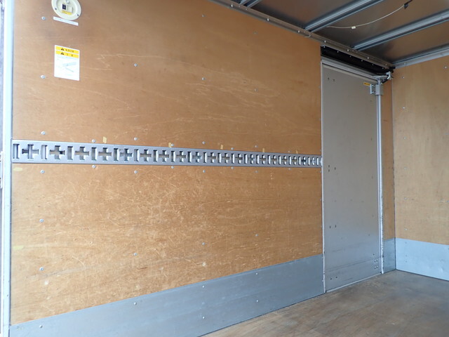 三菱ふそうキャンターアルミバン小型（2t・3t）[写真15]