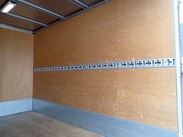 三菱ふそうキャンターアルミバン小型（2t・3t）[写真16]