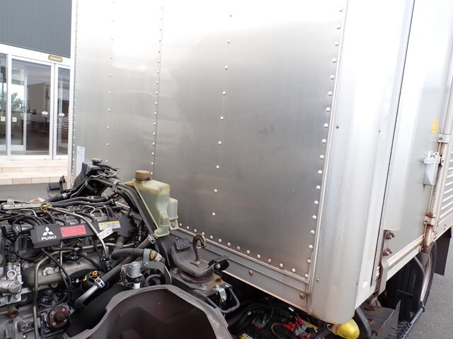 三菱ふそうキャンターアルミバン小型（2t・3t）[写真21]