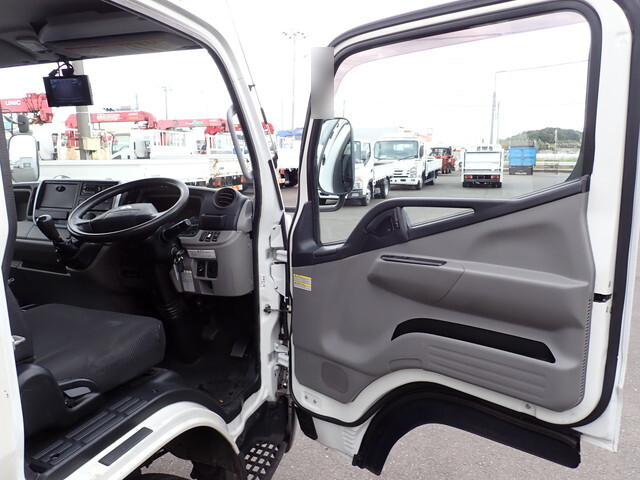 三菱ふそうキャンターアルミバン小型（2t・3t）[写真33]