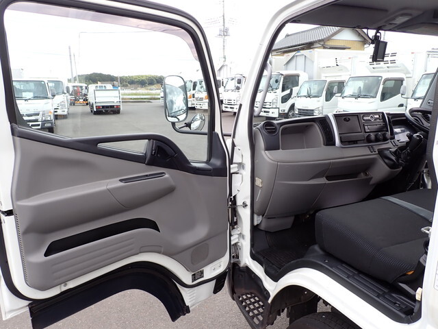 三菱ふそうキャンターアルミバン小型（2t・3t）[写真34]