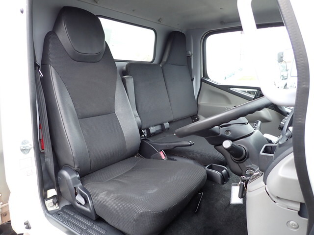 三菱ふそうキャンターアルミバン小型（2t・3t）[写真35]