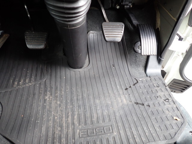 三菱ふそうキャンターアルミバン小型（2t・3t）[写真37]