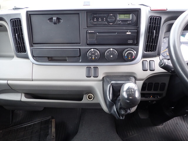 三菱ふそうキャンターアルミバン小型（2t・3t）[写真38]