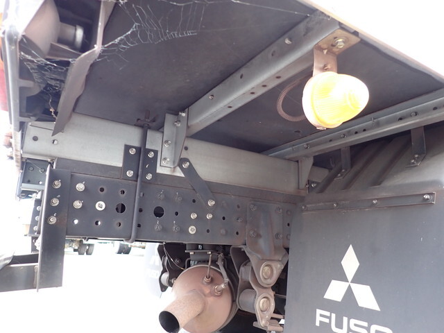 三菱ふそうキャンターアルミバン小型（2t・3t）[写真08]