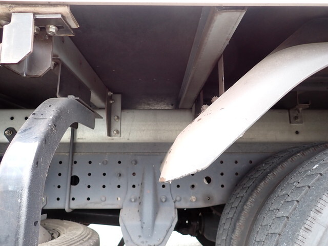 三菱ふそうキャンターアルミバン小型（2t・3t）[写真09]