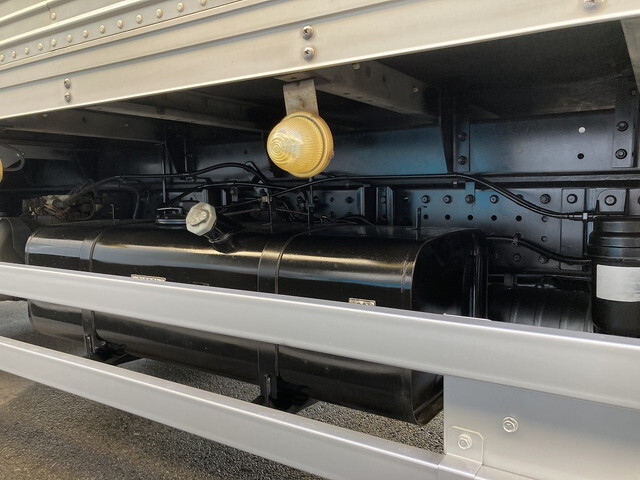 三菱ふそうキャンターアルミバン小型（2t・3t）[写真10]