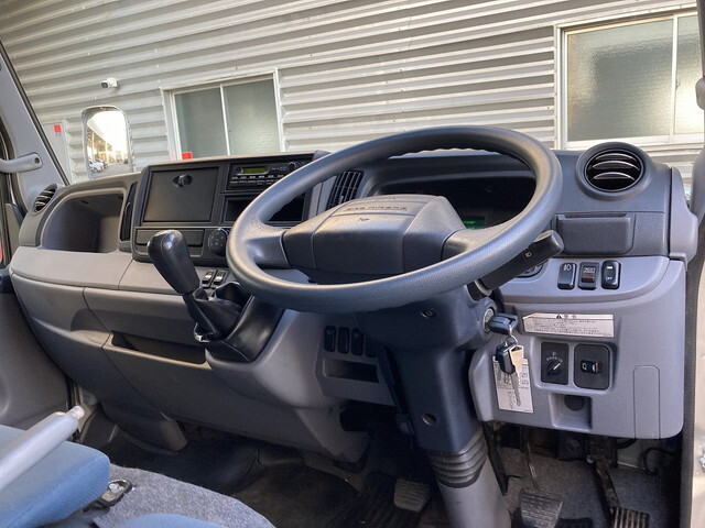 三菱ふそうキャンターアルミバン小型（2t・3t）[写真15]