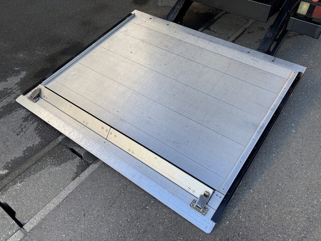 三菱ふそうキャンターアルミバン小型（2t・3t）[写真21]