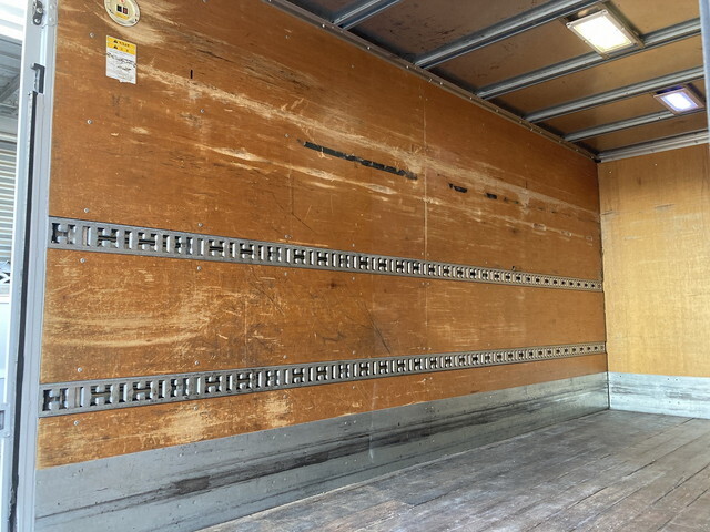 三菱ふそうキャンターアルミバン小型（2t・3t）[写真22]