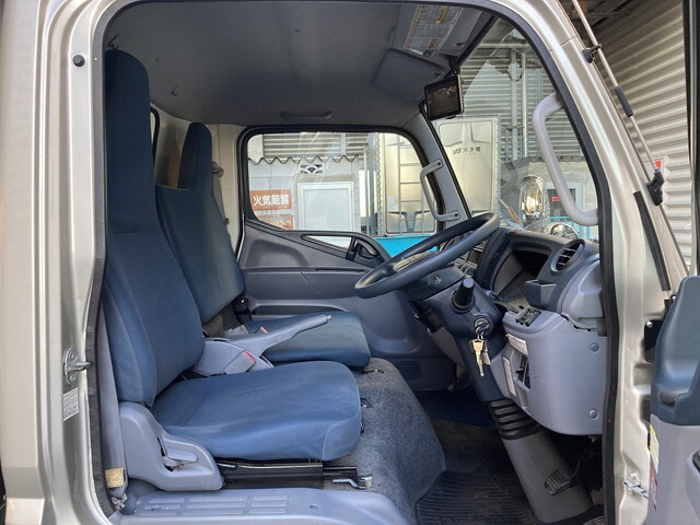 三菱ふそうキャンターアルミバン小型（2t・3t）[写真33]
