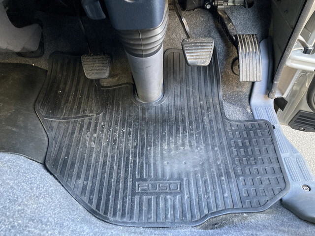 三菱ふそうキャンターアルミバン小型（2t・3t）[写真35]