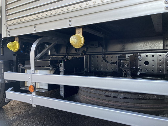 三菱ふそうキャンターアルミバン小型（2t・3t）[写真08]