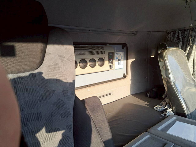 UDトラックスクオンアルミブロック大型（10t）[写真11]