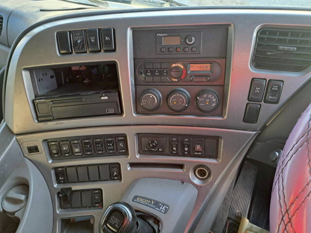 UDトラックスクオンアルミブロック大型（10t）[写真14]