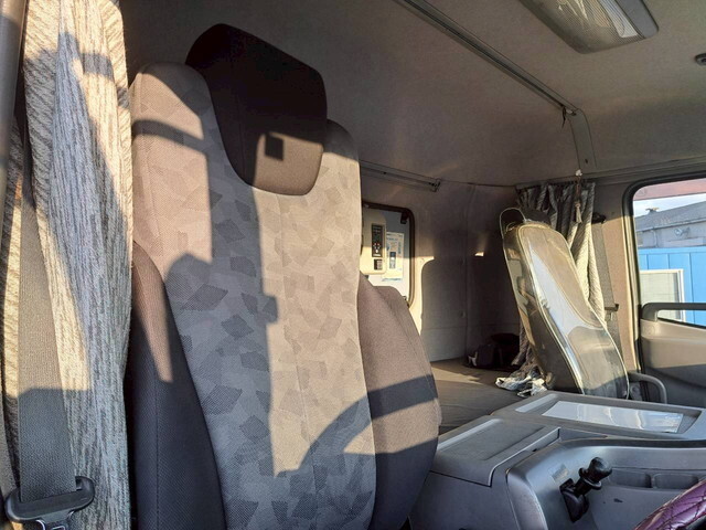 UDトラックスクオンアルミブロック大型（10t）[写真16]