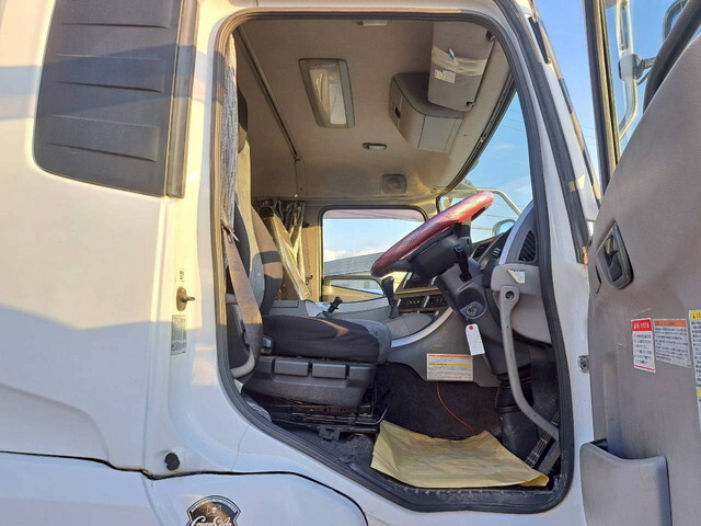 UDトラックスクオンアルミブロック大型（10t）[写真18]