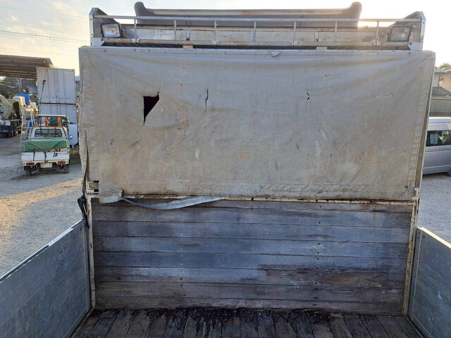 UDトラックスクオンアルミブロック大型（10t）[写真21]