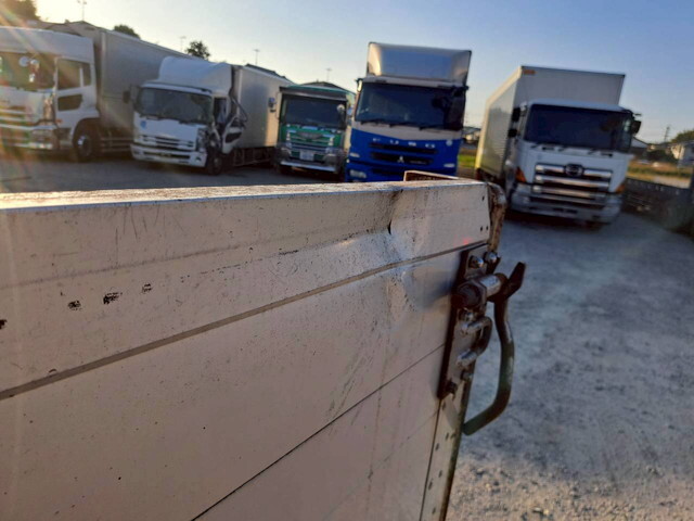 UDトラックスクオンアルミブロック大型（10t）[写真25]