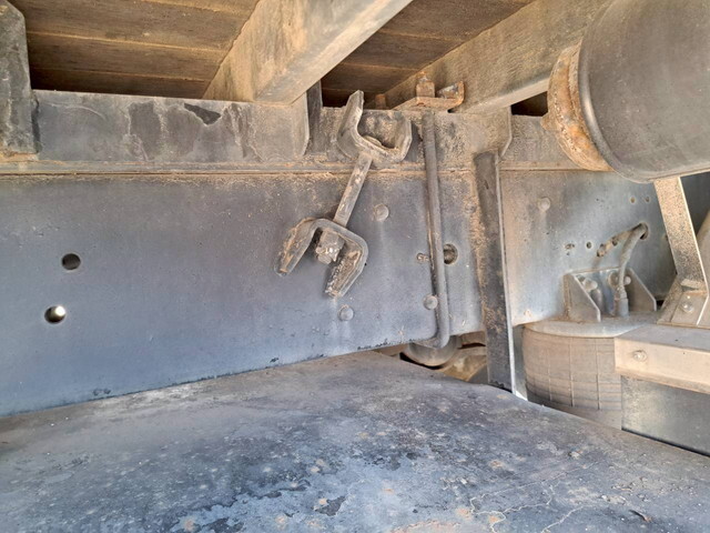 UDトラックスクオンアルミブロック大型（10t）[写真34]