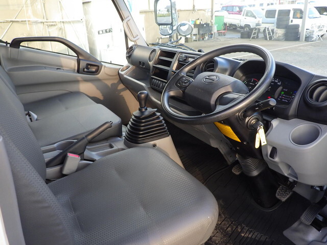 日野デュトロ平ボディ小型（2t・3t）[写真06]