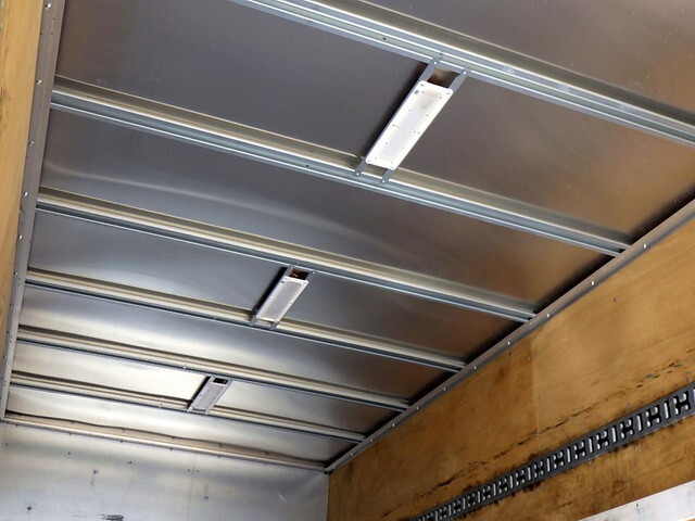 三菱ふそうキャンターアルミバン小型（2t・3t）[写真10]