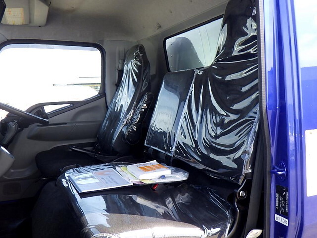 三菱ふそうキャンターアルミバン小型（2t・3t）[写真12]