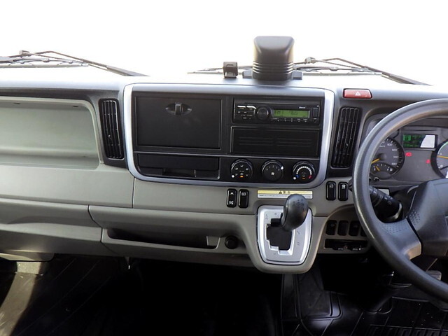 三菱ふそうキャンターアルミバン小型（2t・3t）[写真13]