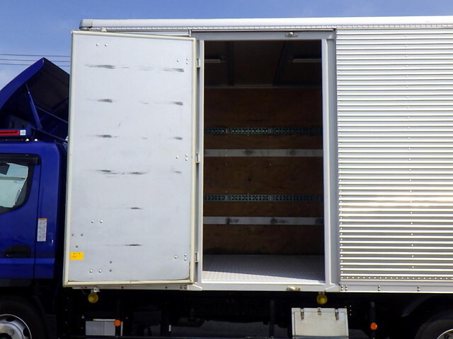 三菱ふそうキャンターアルミバン小型（2t・3t）[写真30]