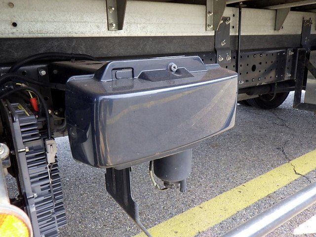 三菱ふそうキャンターアルミバン小型（2t・3t）[写真35]