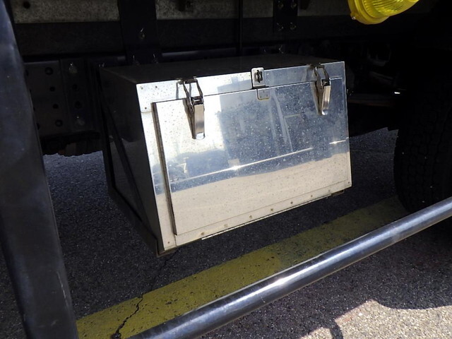 三菱ふそうキャンターアルミバン小型（2t・3t）[写真36]