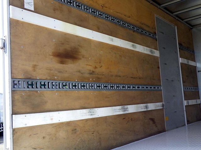 三菱ふそうキャンターアルミバン小型（2t・3t）[写真08]