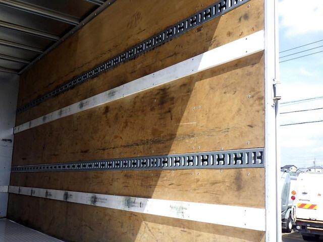 三菱ふそうキャンターアルミバン小型（2t・3t）[写真09]