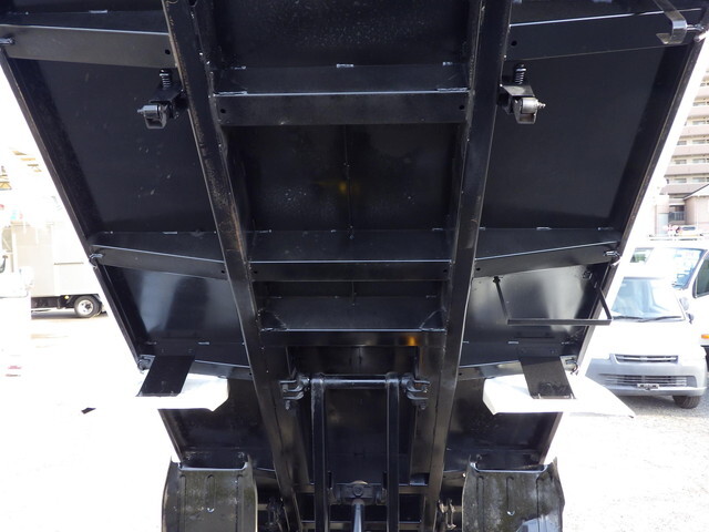 三菱ふそうキャンターダンプ小型（2t・3t）[写真23]