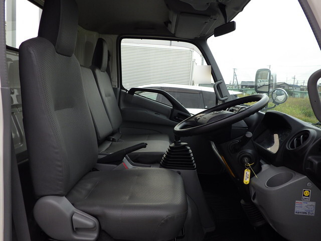 日野デュトロ平ボディ小型（2t・3t）[写真07]